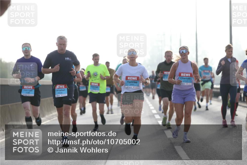 03.10.2026 - Köhlbrandbrückenlauf Jannik Wohlers http://msf.ph/oto/10705002 03.10.2026 09:17:24 Position 3 3704, 1648, 2665, 2707 meine-sportfotos.de