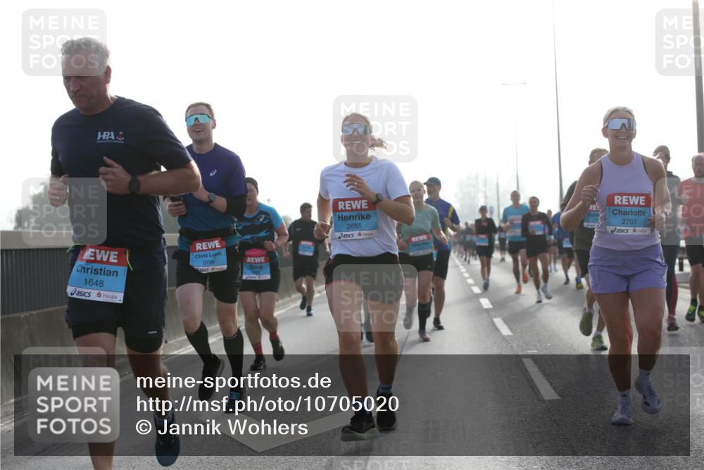 03.10.2026 - Köhlbrandbrückenlauf Jannik Wohlers http://msf.ph/oto/10705020 03.10.2026 09:17:27 Position 3 1648, 3704, 2665, 2707 meine-sportfotos.de