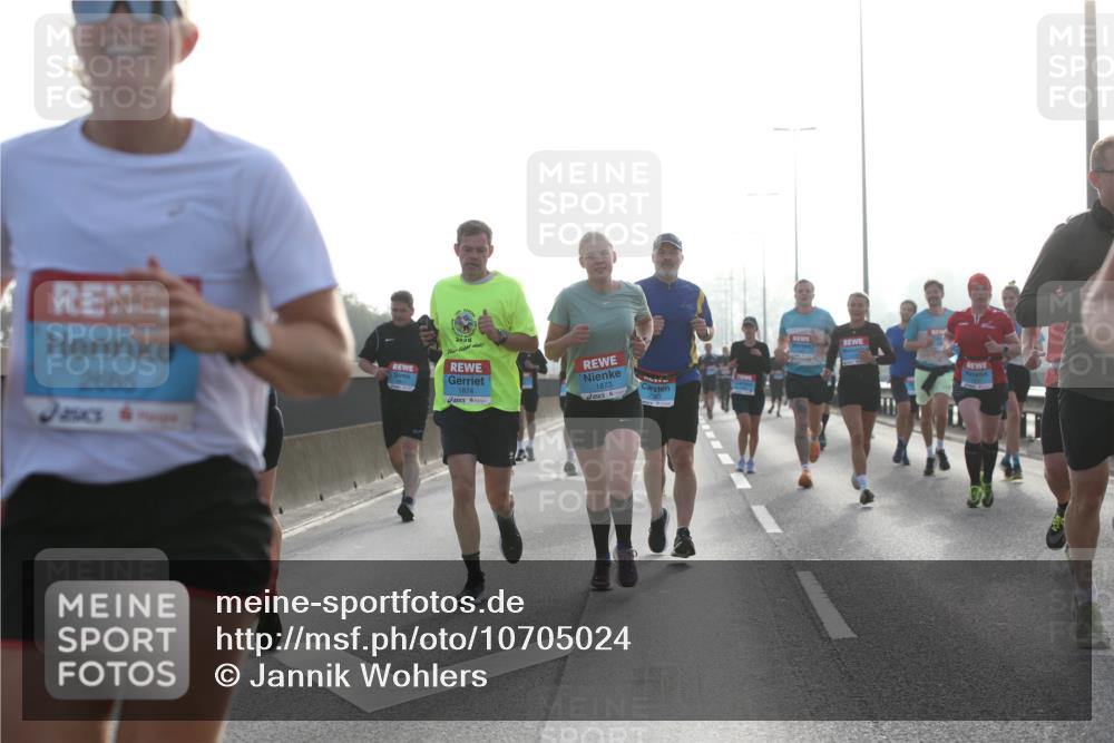 03.10.2026 - Köhlbrandbrückenlauf Jannik Wohlers http://msf.ph/oto/10705024 03.10.2026 09:17:29 Position 3 2665, 2025, 1874, 1873 meine-sportfotos.de