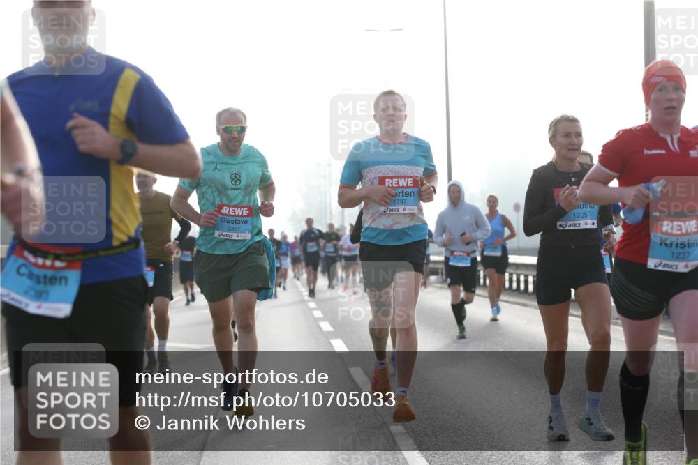 03.10.2026 - Köhlbrandbrückenlauf Jannik Wohlers http://msf.ph/oto/10705033 03.10.2026 09:17:31 Position 3 2000, 2351, 1797, 1205, 1237 meine-sportfotos.de