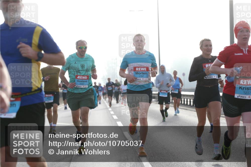 03.10.2026 - Köhlbrandbrückenlauf Jannik Wohlers http://msf.ph/oto/10705037 03.10.2026 09:17:31 Position 3 2351, 1797, 1200, 1237 meine-sportfotos.de