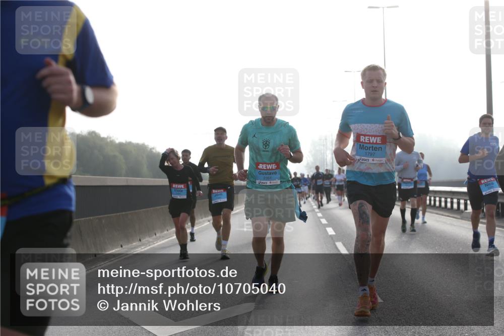 03.10.2026 - Köhlbrandbrückenlauf Jannik Wohlers http://msf.ph/oto/10705040 03.10.2026 09:17:32 Position 3 2351, 1797 meine-sportfotos.de