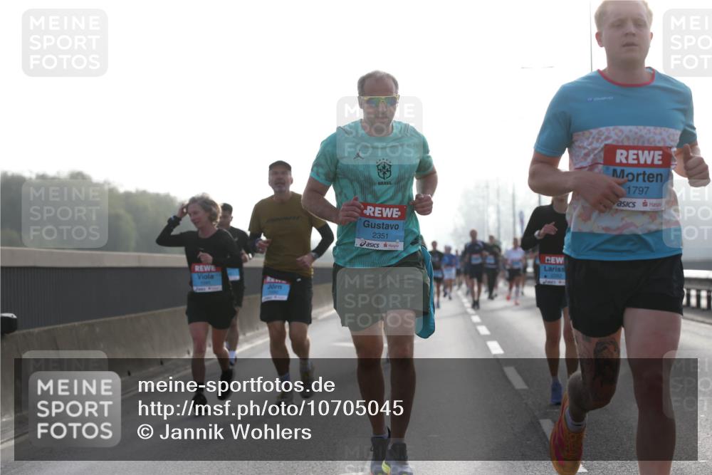 03.10.2026 - Köhlbrandbrückenlauf Jannik Wohlers http://msf.ph/oto/10705045 03.10.2026 09:17:32 Position 3 2351, 1797 meine-sportfotos.de