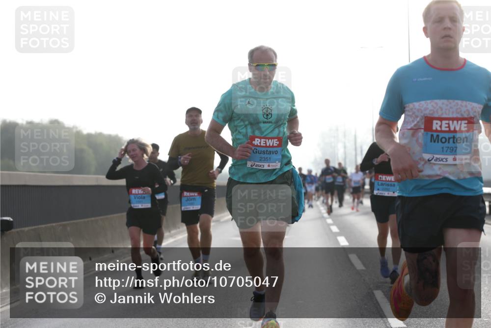 03.10.2026 - Köhlbrandbrückenlauf Jannik Wohlers http://msf.ph/oto/10705047 03.10.2026 09:17:33 Position 3 2351, 1797 meine-sportfotos.de
