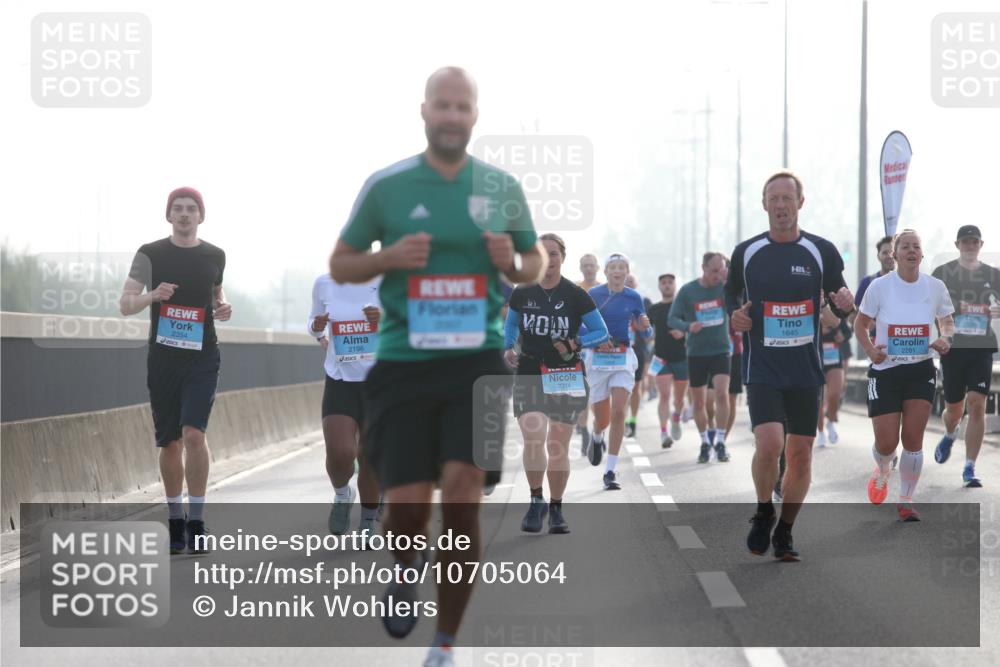 03.10.2026 - Köhlbrandbrückenlauf Jannik Wohlers http://msf.ph/oto/10705064 03.10.2026 09:17:37 Position 3 2354, 2196, 2314, 1645, 2281 meine-sportfotos.de