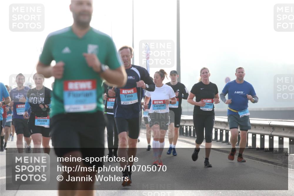 03.10.2026 - Köhlbrandbrückenlauf Jannik Wohlers http://msf.ph/oto/10705070 03.10.2026 09:17:39 Position 3 2019, 2314, 1645, 2281, 2291 meine-sportfotos.de