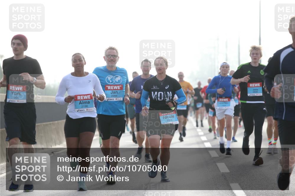 03.10.2026 - Köhlbrandbrückenlauf Jannik Wohlers http://msf.ph/oto/10705080 03.10.2026 09:17:41 Position 3 2354, 2196, 2284, 2314, 3808 meine-sportfotos.de