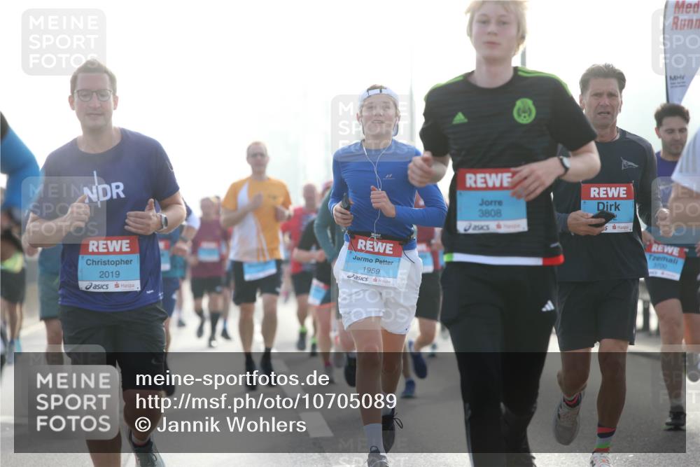03.10.2026 - Köhlbrandbrückenlauf Jannik Wohlers http://msf.ph/oto/10705089 03.10.2026 09:17:44 Position 3 2019, 1959, 3808, 3700 meine-sportfotos.de