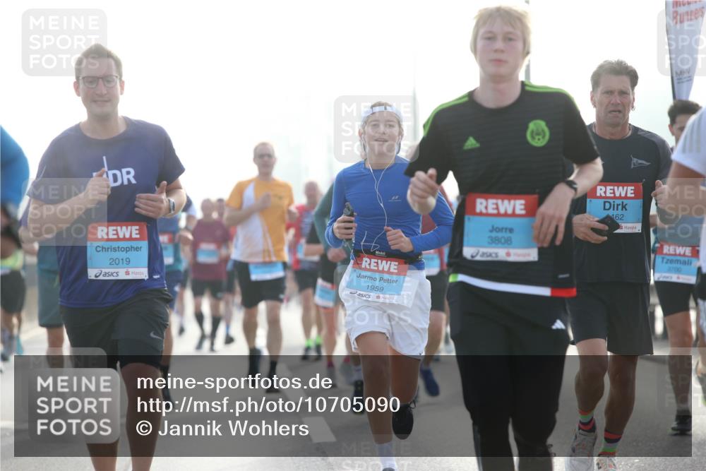 03.10.2026 - Köhlbrandbrückenlauf Jannik Wohlers http://msf.ph/oto/10705090 03.10.2026 09:17:44 Position 3 2019, 1959, 3808, 462, 3700 meine-sportfotos.de