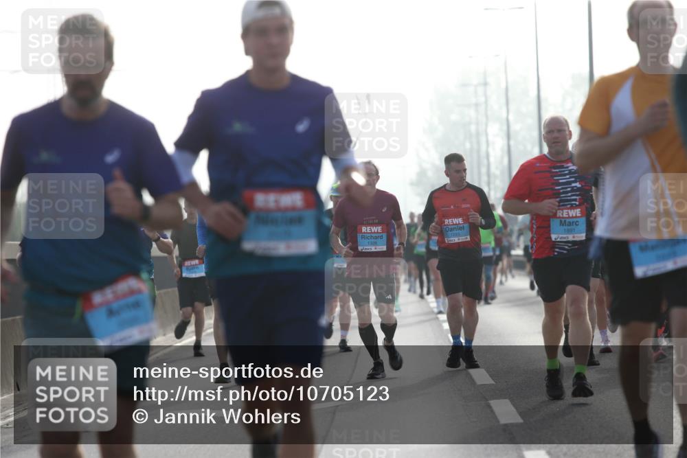 03.10.2026 - Köhlbrandbrückenlauf Jannik Wohlers http://msf.ph/oto/10705123 03.10.2026 09:17:49 Position 3 42, 195, 1326, 1293, 2020, 1891 meine-sportfotos.de