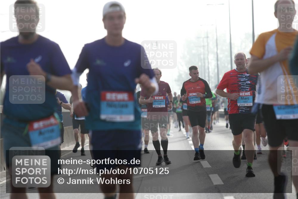 03.10.2026 - Köhlbrandbrückenlauf Jannik Wohlers http://msf.ph/oto/10705125 03.10.2026 09:17:49 Position 3 42, 195, 1326, 1293, 1891 meine-sportfotos.de