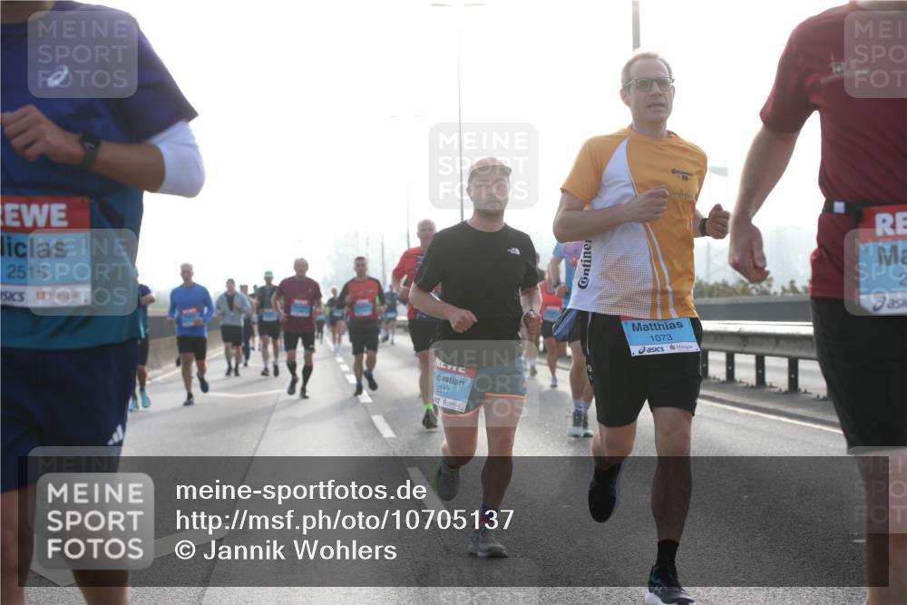 03.10.2026 - Köhlbrandbrückenlauf Jannik Wohlers http://msf.ph/oto/10705137 03.10.2026 09:17:51 Position 3 2515, 2517, 150, 1073, 25 meine-sportfotos.de