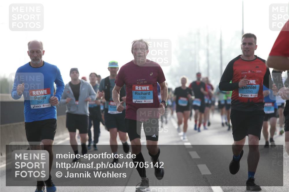 03.10.2026 - Köhlbrandbrückenlauf Jannik Wohlers http://msf.ph/oto/10705142 03.10.2026 09:17:53 Position 3 2417, 2020, 42, 195, 1326, 1293 meine-sportfotos.de