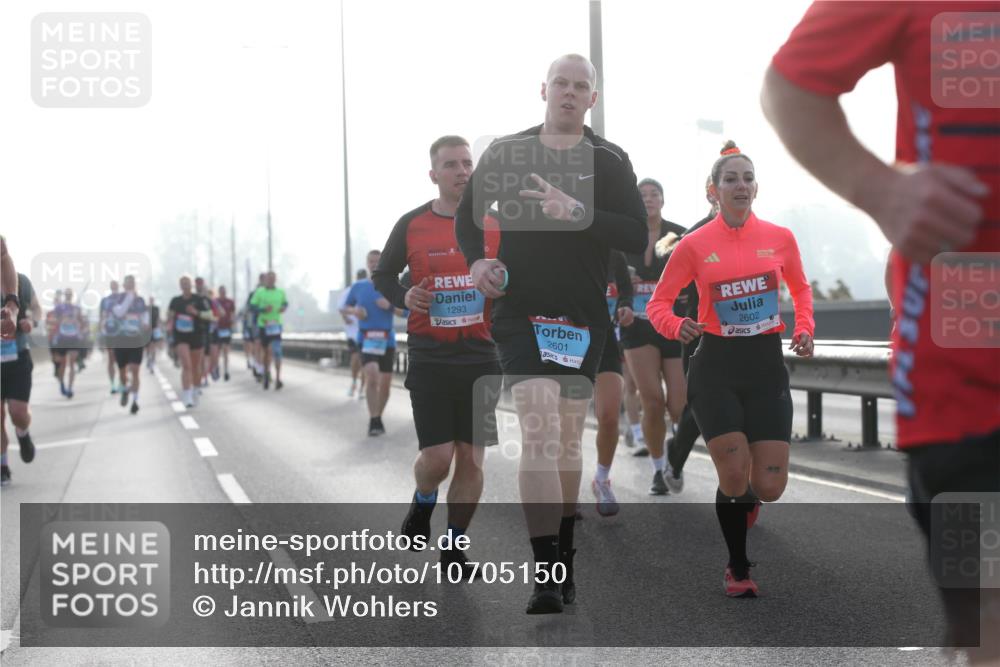 03.10.2026 - Köhlbrandbrückenlauf Jannik Wohlers http://msf.ph/oto/10705150 03.10.2026 09:17:55 Position 3 1293, 2601, 2602 meine-sportfotos.de