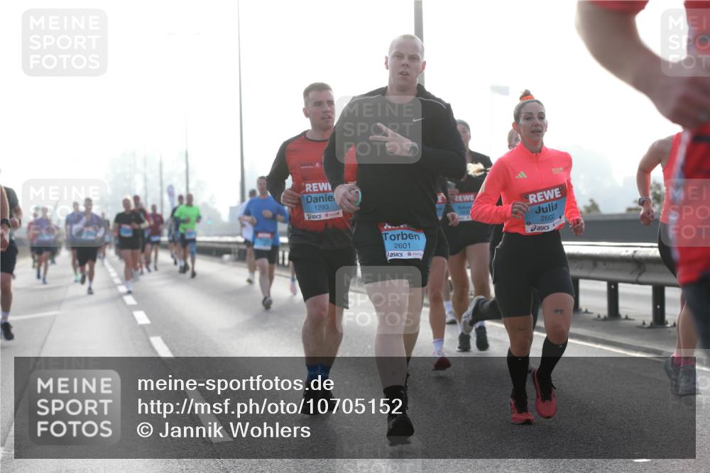 03.10.2026 - Köhlbrandbrückenlauf Jannik Wohlers http://msf.ph/oto/10705152 03.10.2026 09:17:55 Position 3 1293, 2601, 2602 meine-sportfotos.de