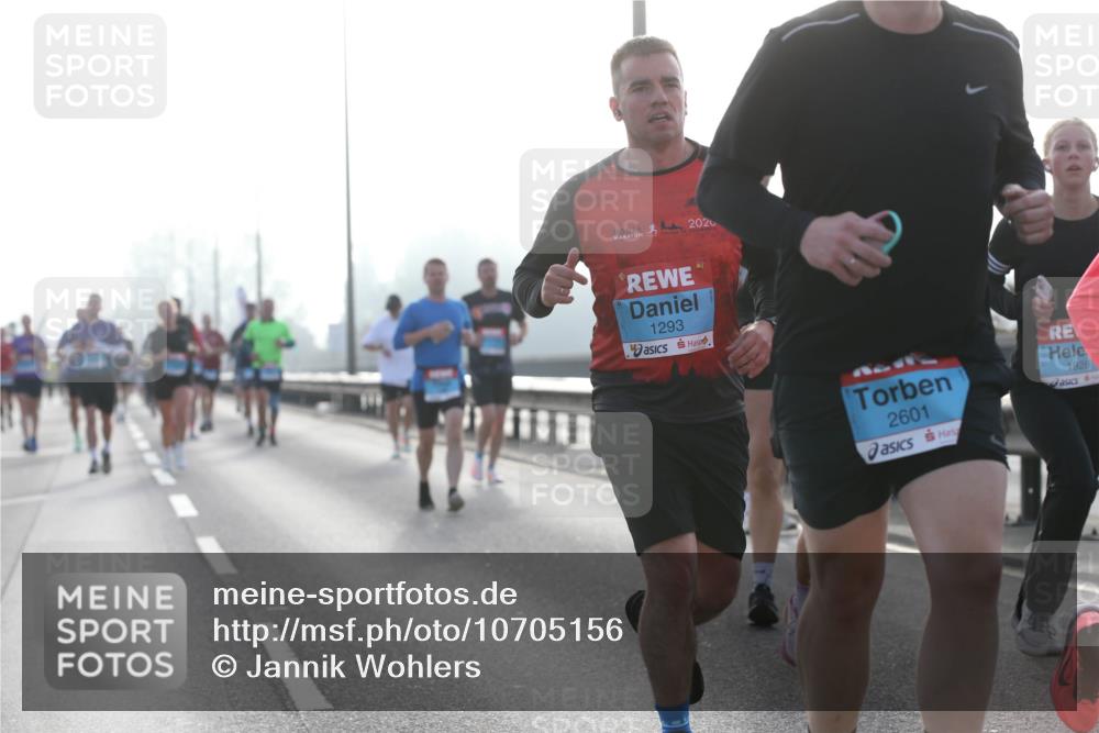 03.10.2026 - Köhlbrandbrückenlauf Jannik Wohlers http://msf.ph/oto/10705156 03.10.2026 09:17:56 Position 3 1293, 2020, 2601, 1928 meine-sportfotos.de