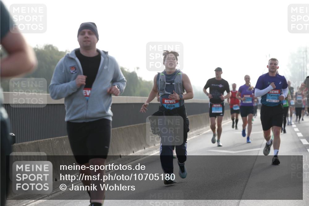 03.10.2026 - Köhlbrandbrückenlauf Jannik Wohlers http://msf.ph/oto/10705180 03.10.2026 09:18:00 Position 3 2264 meine-sportfotos.de