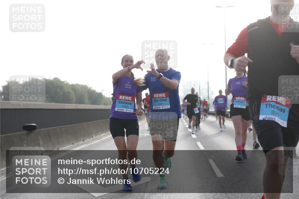 03.10.2026 - Köhlbrandbrückenlauf Jannik Wohlers http://msf.ph/oto/10705224 03.10.2026 09:18:07 Position 3 1440, 1441, 1877, 2588 meine-sportfotos.de
