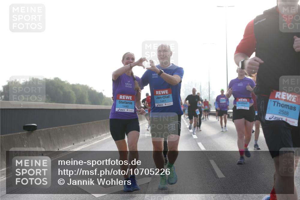 03.10.2026 - Köhlbrandbrückenlauf Jannik Wohlers http://msf.ph/oto/10705226 03.10.2026 09:18:07 Position 3 1440, 1441, 1877, 2588 meine-sportfotos.de