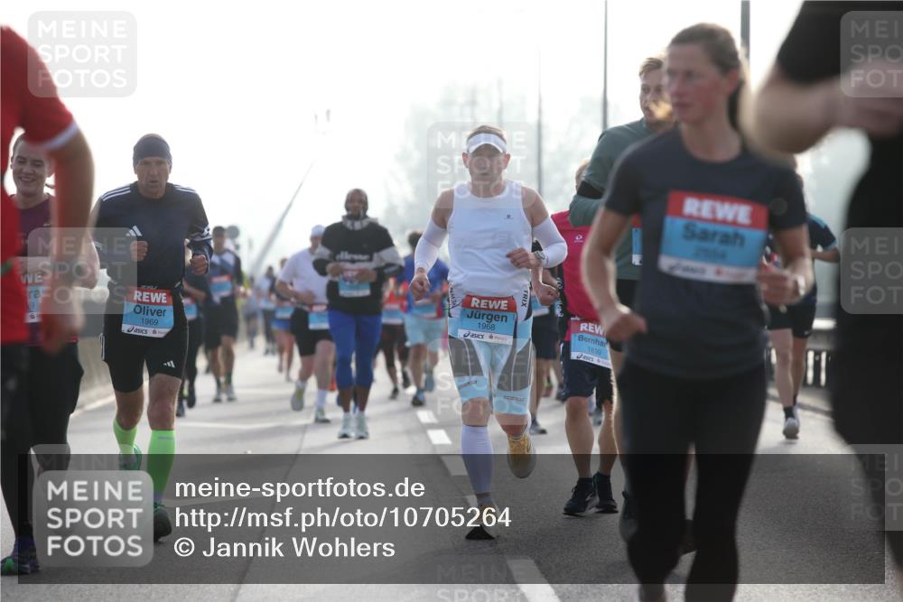 03.10.2026 - Köhlbrandbrückenlauf Jannik Wohlers http://msf.ph/oto/10705264 03.10.2026 09:18:12 Position 3 69, 1969, 1968, 1839 meine-sportfotos.de
