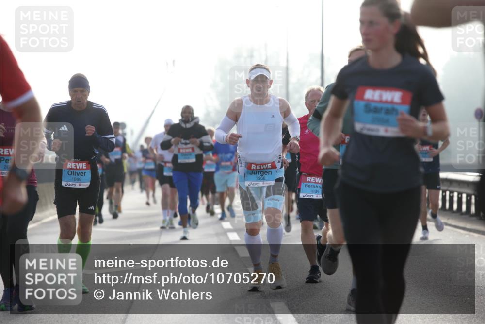 03.10.2026 - Köhlbrandbrückenlauf Jannik Wohlers http://msf.ph/oto/10705270 03.10.2026 09:18:12 Position 3 2, 195, 26, 1969, 1968, 1839 meine-sportfotos.de