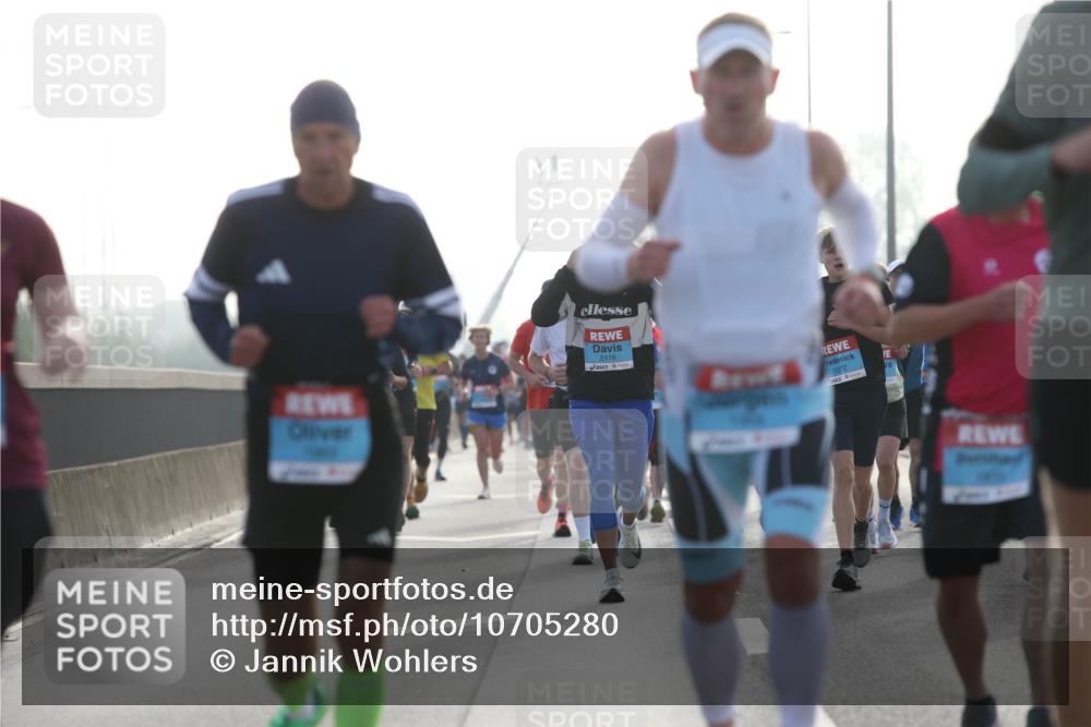 03.10.2026 - Köhlbrandbrückenlauf Jannik Wohlers http://msf.ph/oto/10705280 03.10.2026 09:18:14 Position 3 2416, 1072 meine-sportfotos.de