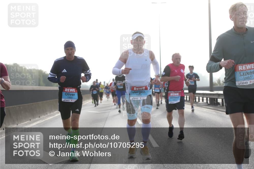 03.10.2026 - Köhlbrandbrückenlauf Jannik Wohlers http://msf.ph/oto/10705295 03.10.2026 09:18:16 Position 3 1969, 1968, 1839, 2495 meine-sportfotos.de