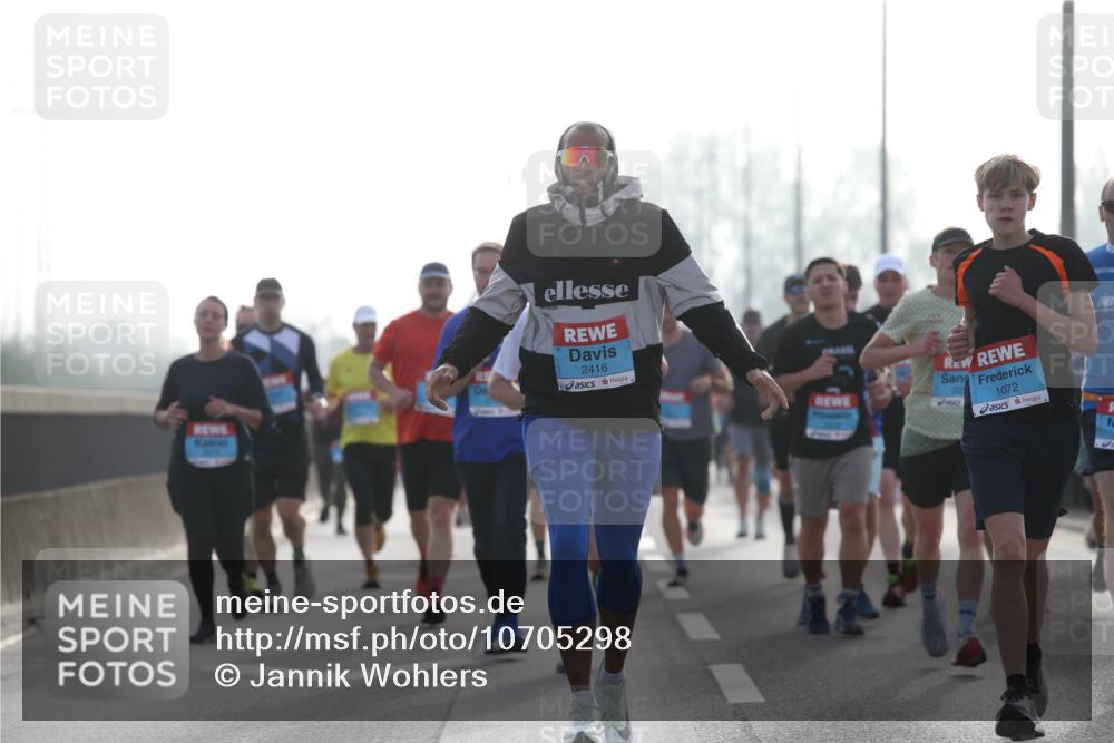 03.10.2026 - Köhlbrandbrückenlauf Jannik Wohlers http://msf.ph/oto/10705298 03.10.2026 09:18:17 Position 3 2416, 1072 meine-sportfotos.de