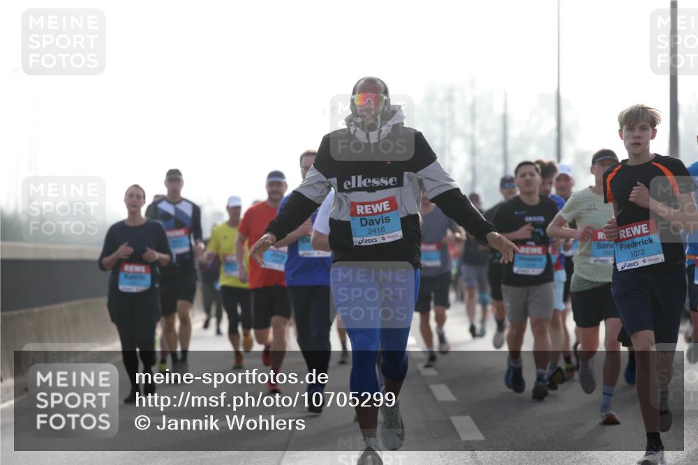 03.10.2026 - Köhlbrandbrückenlauf Jannik Wohlers http://msf.ph/oto/10705299 03.10.2026 09:18:17 Position 3 2416, 1072 meine-sportfotos.de