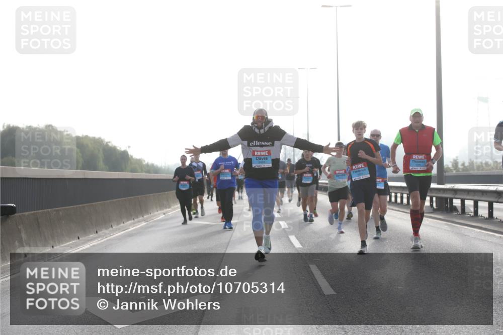 03.10.2026 - Köhlbrandbrückenlauf Jannik Wohlers http://msf.ph/oto/10705314 03.10.2026 09:18:19 Position 3 2416, 1071 meine-sportfotos.de