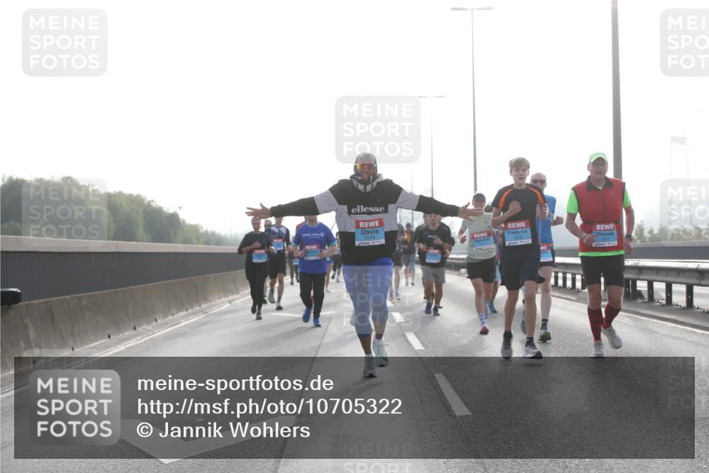 03.10.2026 - Köhlbrandbrückenlauf Jannik Wohlers http://msf.ph/oto/10705322 03.10.2026 09:18:19 Position 3 2416, 1072, 1071 meine-sportfotos.de