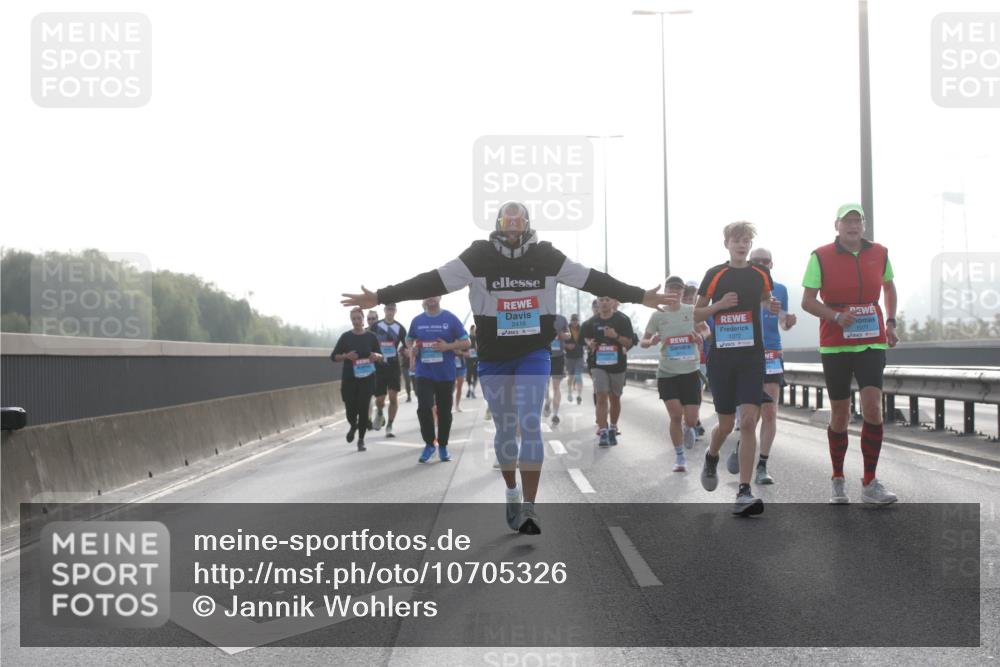 03.10.2026 - Köhlbrandbrückenlauf Jannik Wohlers http://msf.ph/oto/10705326 03.10.2026 09:18:19 Position 3 2416, 1072 meine-sportfotos.de