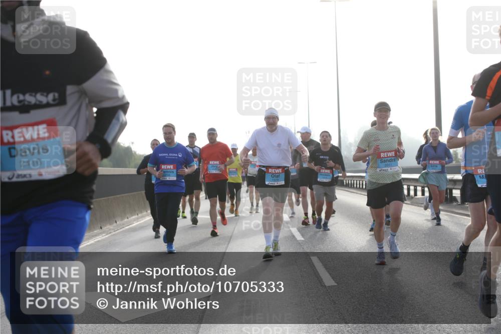 03.10.2026 - Köhlbrandbrückenlauf Jannik Wohlers http://msf.ph/oto/10705333 03.10.2026 09:18:21 Position 3 2416, 1379, 2011 meine-sportfotos.de