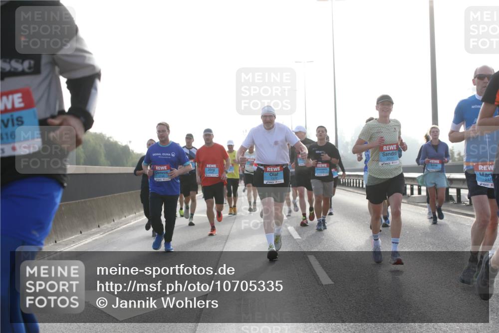 03.10.2026 - Köhlbrandbrückenlauf Jannik Wohlers http://msf.ph/oto/10705335 03.10.2026 09:18:21 Position 3 416, 2011, 719, 248 meine-sportfotos.de