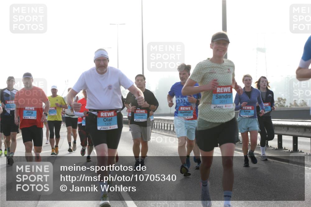 03.10.2026 - Köhlbrandbrückenlauf Jannik Wohlers http://msf.ph/oto/10705340 03.10.2026 09:18:22 Position 3 2626, 1379, 1419, 2094, 2011, 2431 meine-sportfotos.de