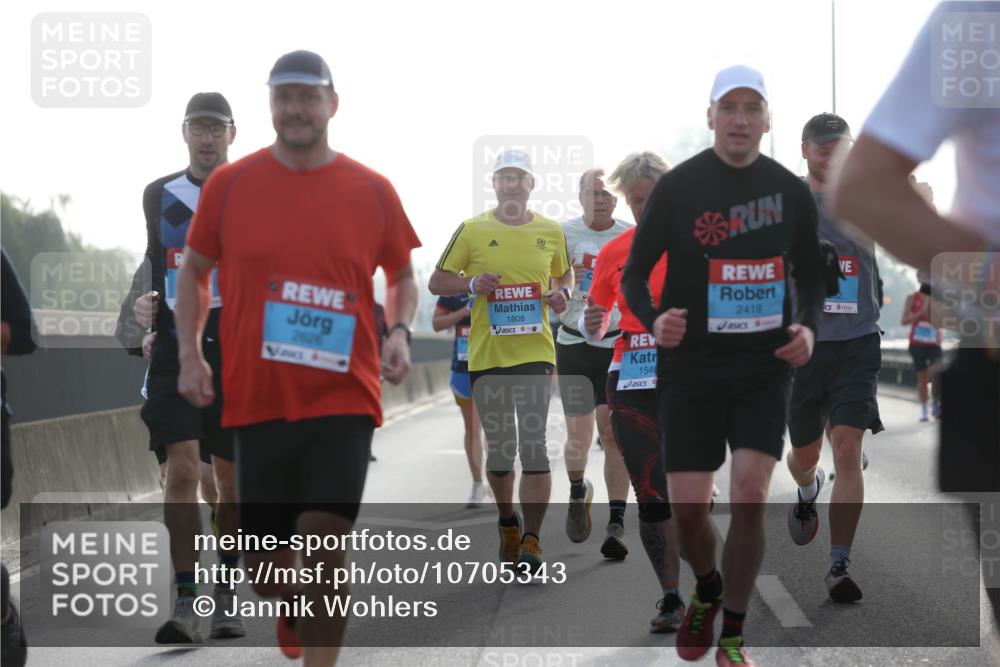03.10.2026 - Köhlbrandbrückenlauf Jannik Wohlers http://msf.ph/oto/10705343 03.10.2026 09:18:23 Position 3 2626, 1808, 1546, 2419, 62 meine-sportfotos.de
