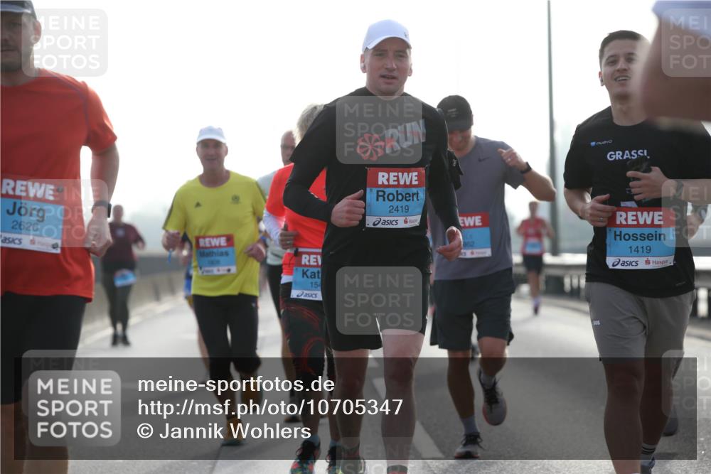 03.10.2026 - Köhlbrandbrückenlauf Jannik Wohlers http://msf.ph/oto/10705347 03.10.2026 09:18:23 Position 3 2626, 1900, 154, 2419, 862, 1419 meine-sportfotos.de