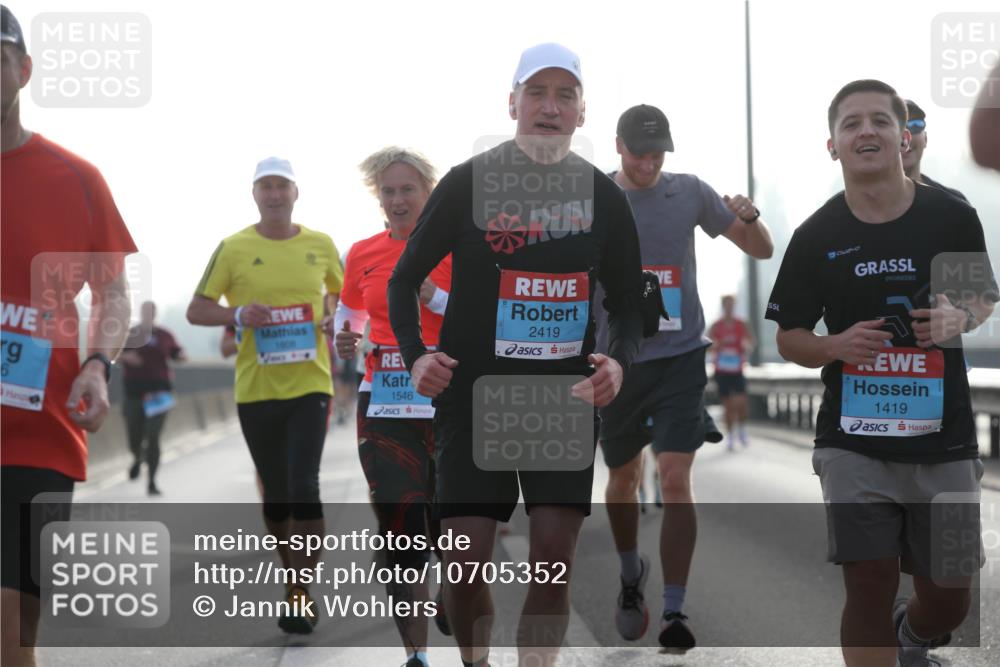 03.10.2026 - Köhlbrandbrückenlauf Jannik Wohlers http://msf.ph/oto/10705352 03.10.2026 09:18:24 Position 3 1808, 1546, 2419, 1419 meine-sportfotos.de