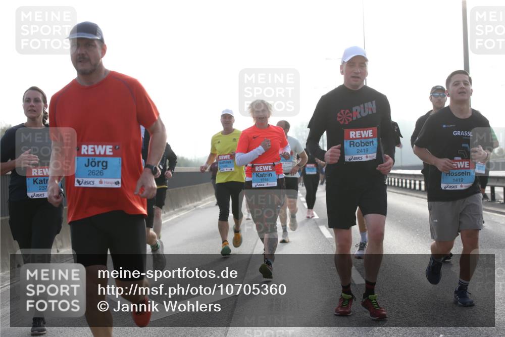 03.10.2026 - Köhlbrandbrückenlauf Jannik Wohlers http://msf.ph/oto/10705360 03.10.2026 09:18:25 Position 3 2626, 237, 1546, 2419, 1419 meine-sportfotos.de