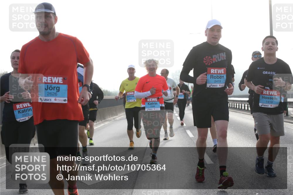 03.10.2026 - Köhlbrandbrückenlauf Jannik Wohlers http://msf.ph/oto/10705364 03.10.2026 09:18:25 Position 3 2626, 2371, 1546, 2419, 1419 meine-sportfotos.de