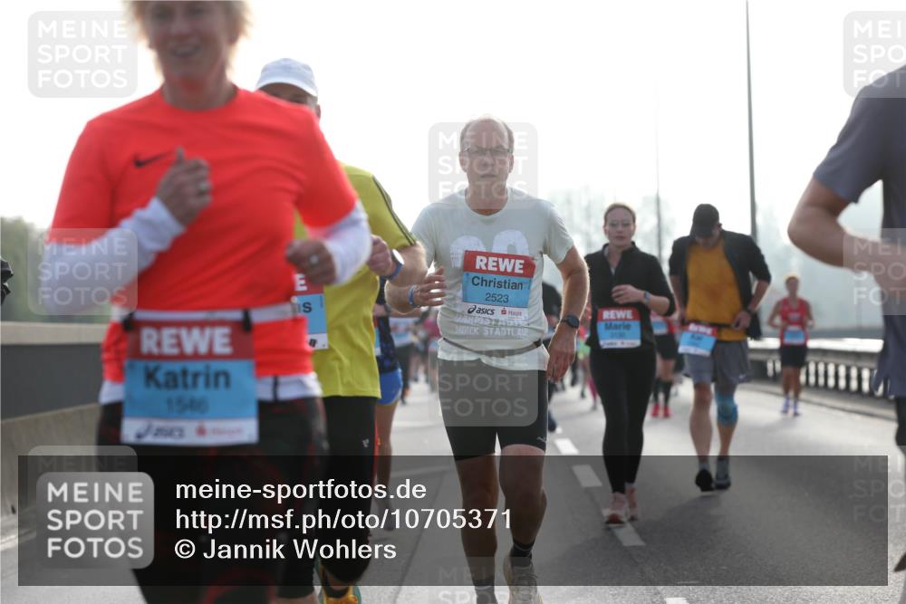 03.10.2026 - Köhlbrandbrückenlauf Jannik Wohlers http://msf.ph/oto/10705371 03.10.2026 09:18:26 Position 3 1546, 2042, 2523 meine-sportfotos.de