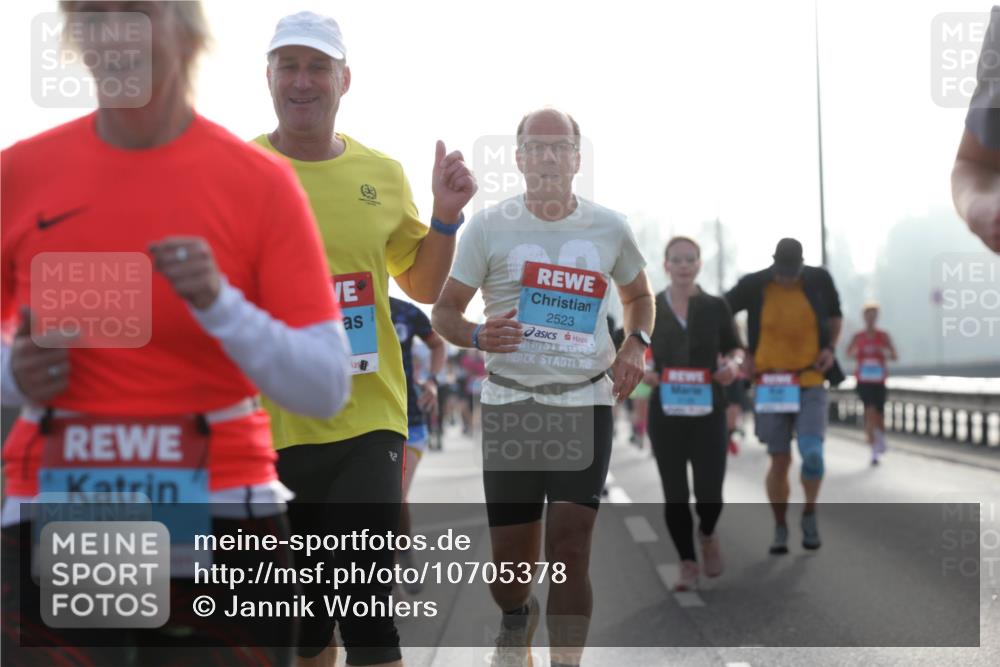 03.10.2026 - Köhlbrandbrückenlauf Jannik Wohlers http://msf.ph/oto/10705378 03.10.2026 09:18:26 Position 3 1546, 2523 meine-sportfotos.de