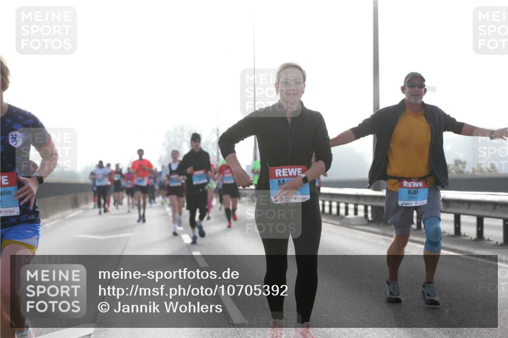 03.10.2026 - Köhlbrandbrückenlauf Jannik Wohlers http://msf.ph/oto/10705392 03.10.2026 09:18:29 Position 3 2342 meine-sportfotos.de