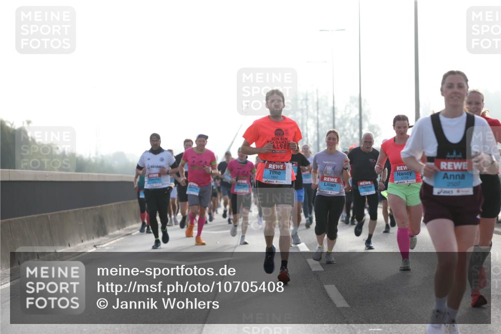 03.10.2026 - Köhlbrandbrückenlauf Jannik Wohlers http://msf.ph/oto/10705408 03.10.2026 09:18:33 Position 3 9, 1842, 1534, 2759, 2507 meine-sportfotos.de