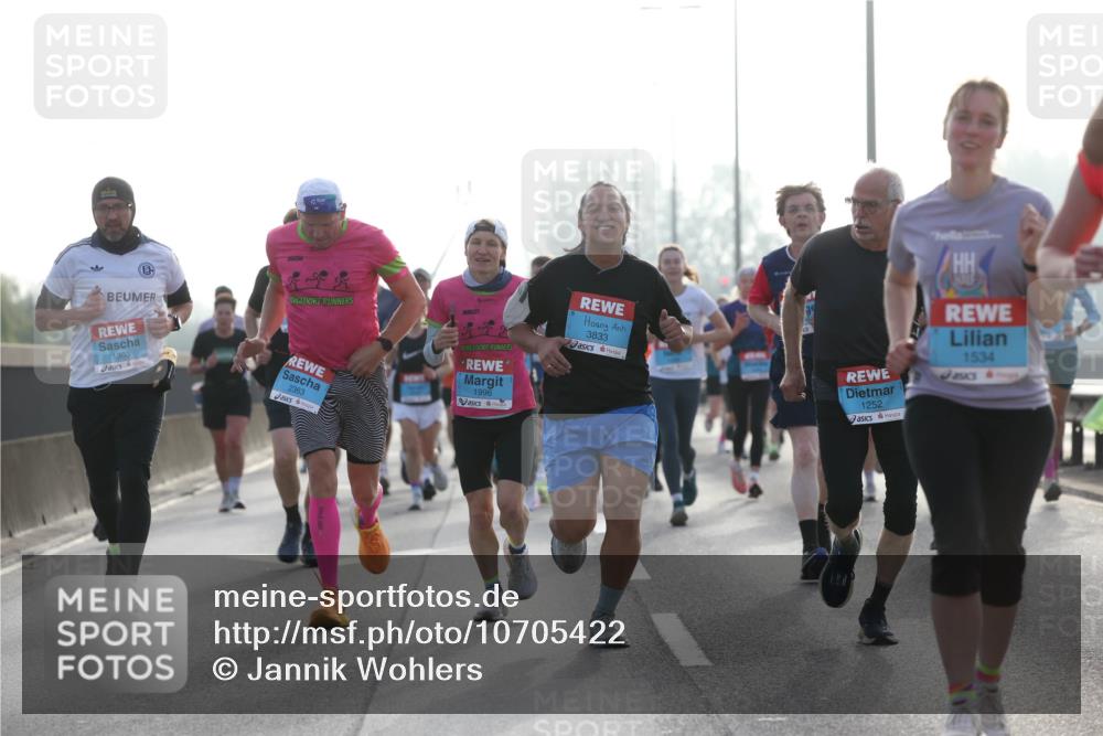 03.10.2026 - Köhlbrandbrückenlauf Jannik Wohlers http://msf.ph/oto/10705422 03.10.2026 09:18:37 Position 3 1303, 2363, 1996, 3833, 1252, 1534 meine-sportfotos.de
