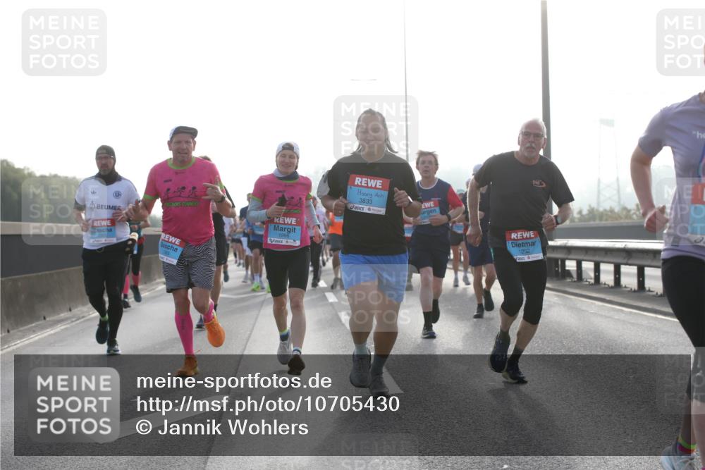 03.10.2026 - Köhlbrandbrückenlauf Jannik Wohlers http://msf.ph/oto/10705430 03.10.2026 09:18:39 Position 3 1996, 3833, 1252 meine-sportfotos.de