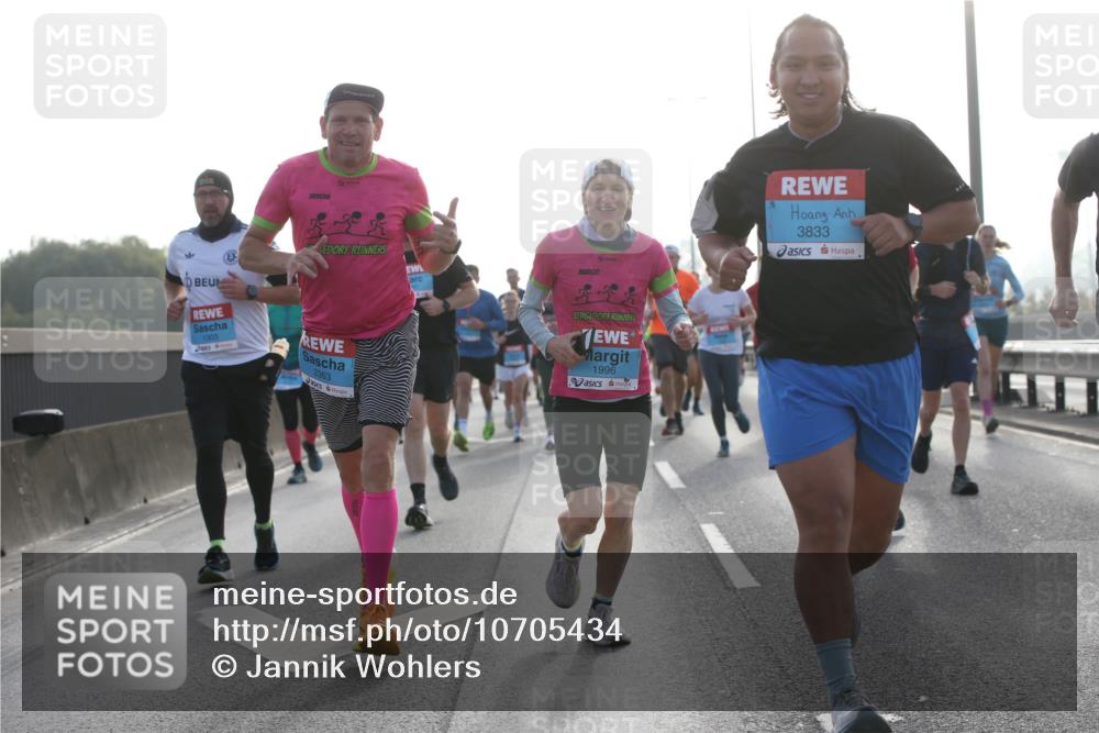 03.10.2026 - Köhlbrandbrückenlauf Jannik Wohlers http://msf.ph/oto/10705434 03.10.2026 09:18:40 Position 3 1303, 2363, 1996, 3833 meine-sportfotos.de