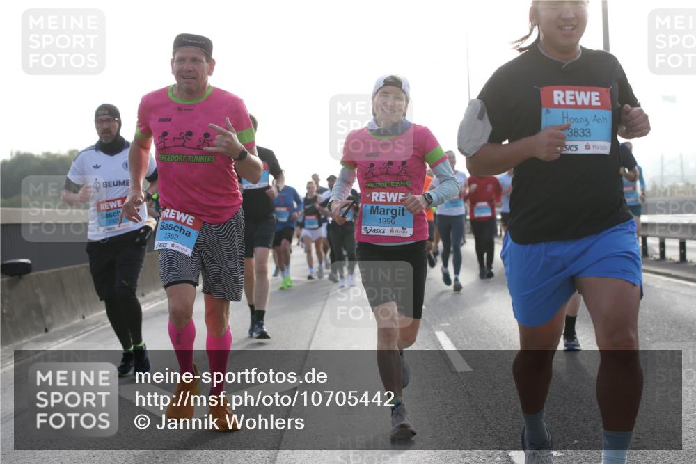 03.10.2026 - Köhlbrandbrückenlauf Jannik Wohlers http://msf.ph/oto/10705442 03.10.2026 09:18:40 Position 3 1303, 2363, 1996, 3833 meine-sportfotos.de