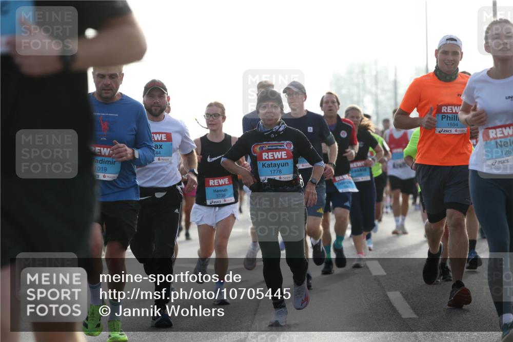 03.10.2026 - Köhlbrandbrückenlauf Jannik Wohlers http://msf.ph/oto/10705445 03.10.2026 09:18:42 Position 3 1019, 44, 3739, 1778, 1504, 1289 meine-sportfotos.de