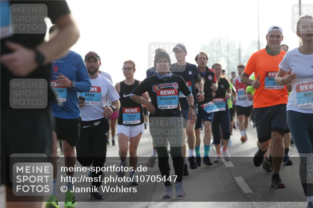 03.10.2026 - Köhlbrandbrückenlauf Jannik Wohlers http://msf.ph/oto/10705447 03.10.2026 09:18:42 Position 3 9, 2544, 3739, 1778, 150, 128 meine-sportfotos.de
